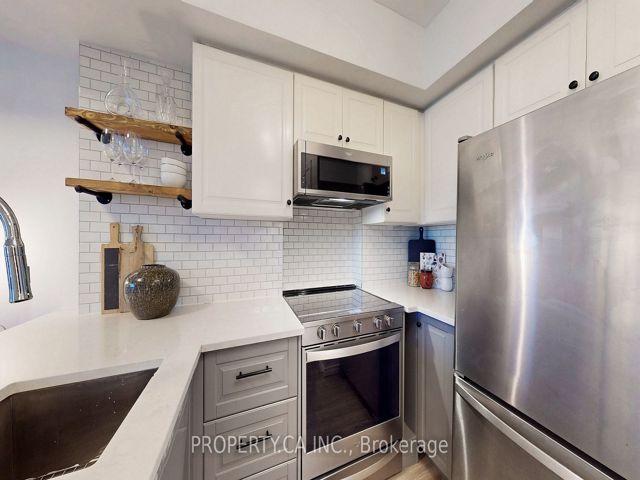 Ph02 - 140 Bathurst St