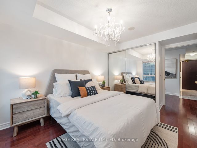 1705 - 30 Grand Trunk Cres