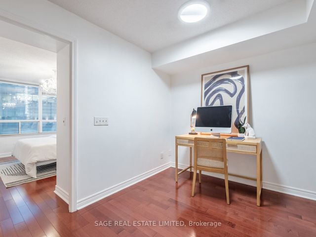 1705 - 30 Grand Trunk Cres
