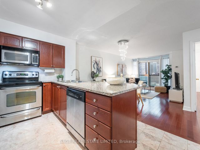 1705 - 30 Grand Trunk Cres