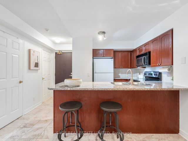 1705 - 30 Grand Trunk Cres