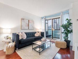 1705 - 30 Grand Trunk Cres