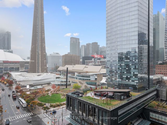 1705 - 30 Grand Trunk Cres