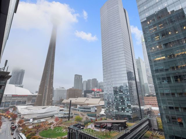 1705 - 30 Grand Trunk Cres