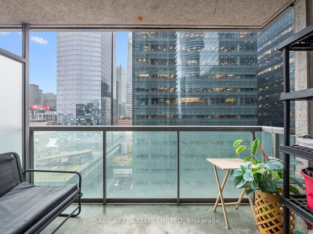 1705 - 30 Grand Trunk Cres