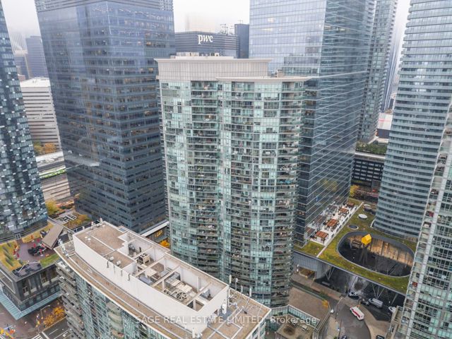 1705 - 30 Grand Trunk Cres