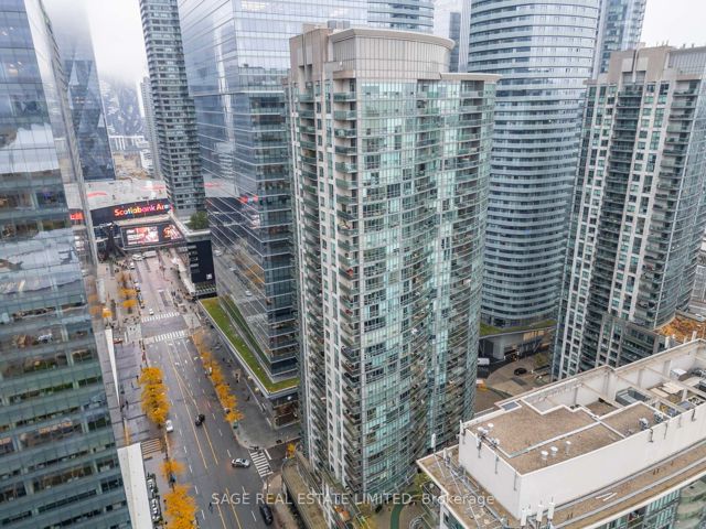 1705 - 30 Grand Trunk Cres
