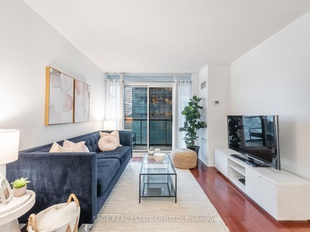 1705 - 30 Grand Trunk Cres