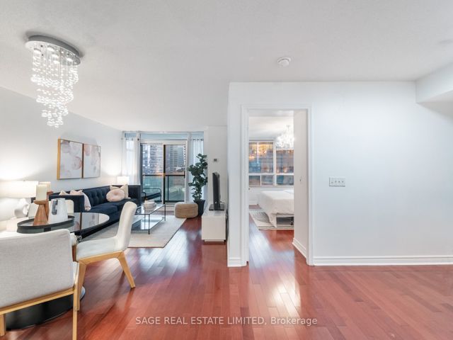 1705 - 30 Grand Trunk Cres
