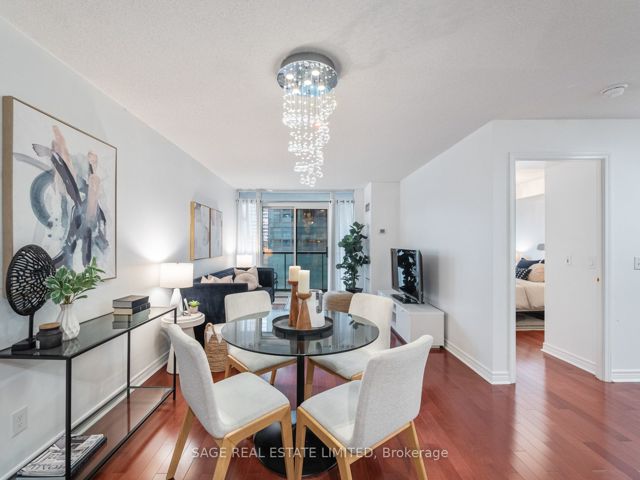 1705 - 30 Grand Trunk Cres
