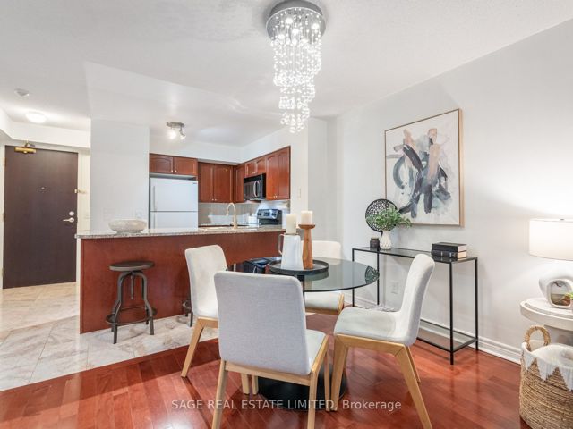 1705 - 30 Grand Trunk Cres