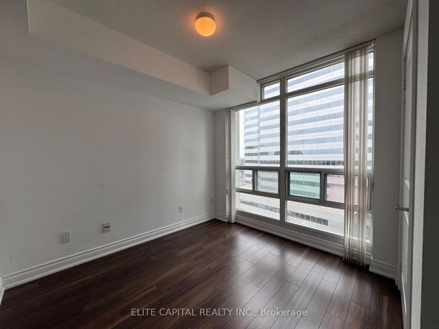 1103 - 31 Bales Ave