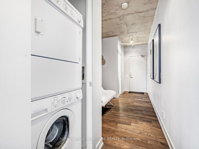 513 - 318 King St E