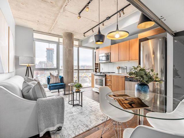 513 - 318 King St E