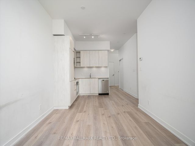 323 - 50 Ordnance St