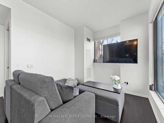 205 - 12 Bonnycastle St