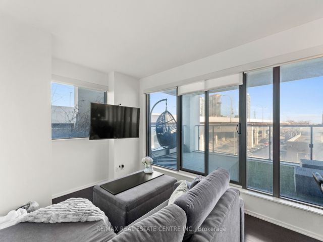 205 - 12 Bonnycastle St
