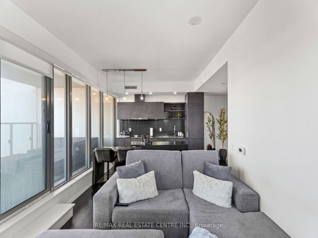 205 - 12 Bonnycastle St
