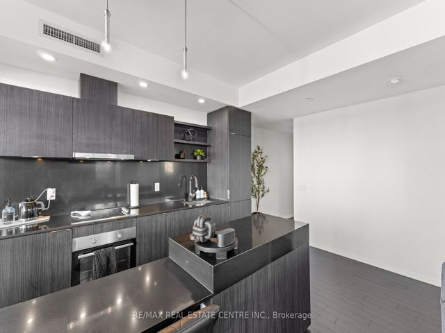 205 - 12 Bonnycastle St