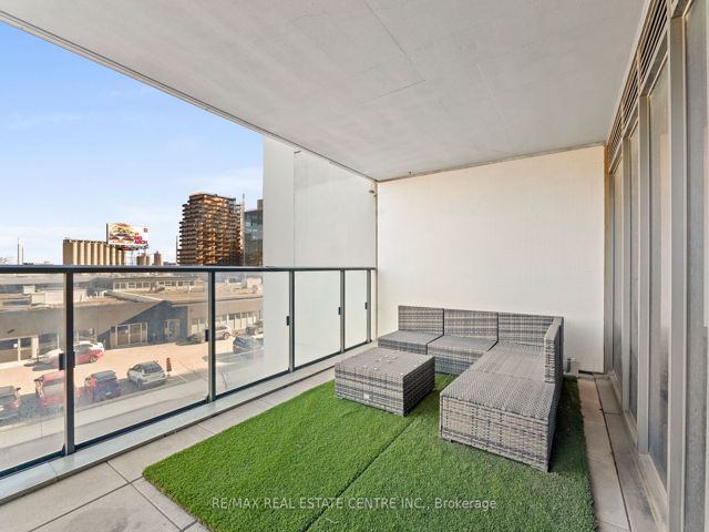 205 - 12 Bonnycastle St