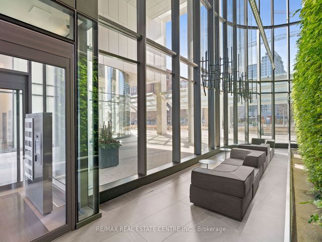 205 - 12 Bonnycastle St