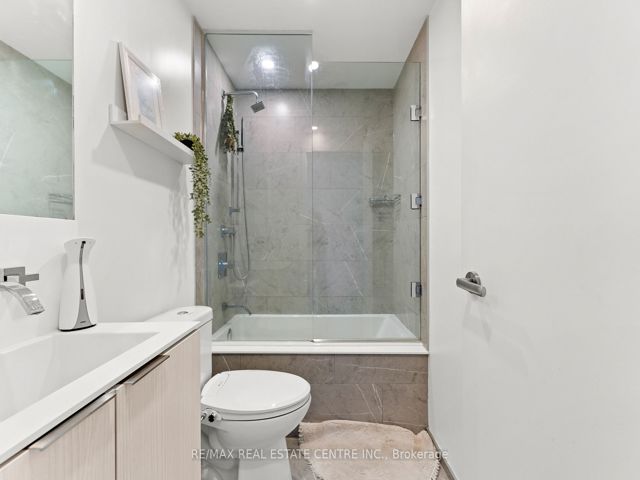 205 - 12 Bonnycastle St