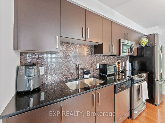 2116 - 17 Anndale Dr