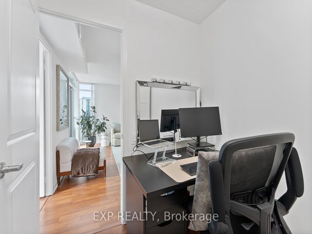 2116 - 17 Anndale Dr