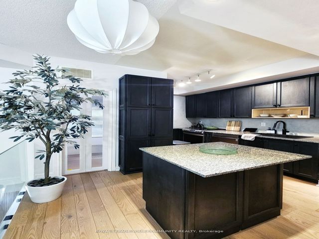 4 - 436 Kenneth Ave