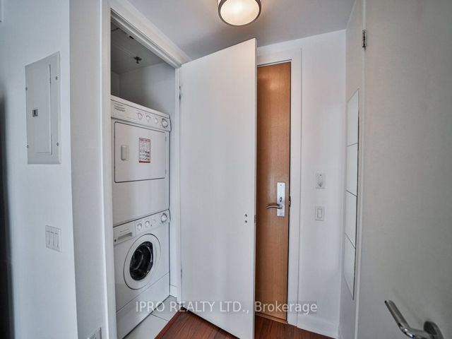 701 - 375 King St W