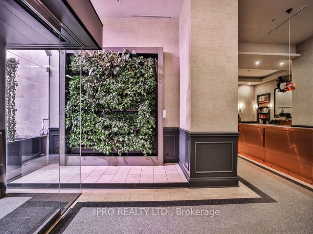701 - 375 King St W