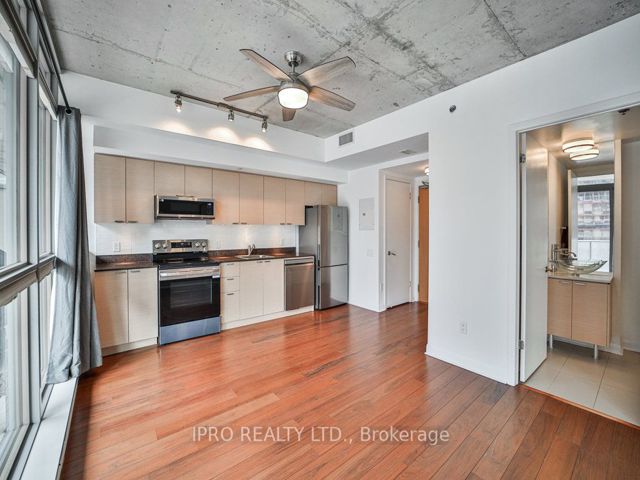 701 - 375 King St W