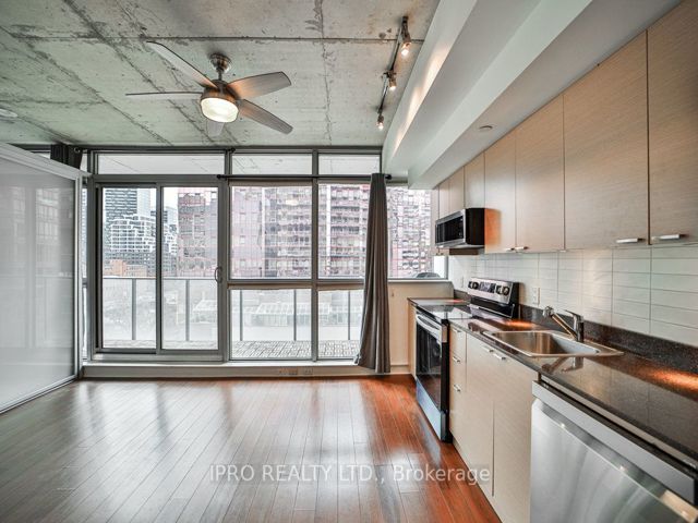 701 - 375 King St W