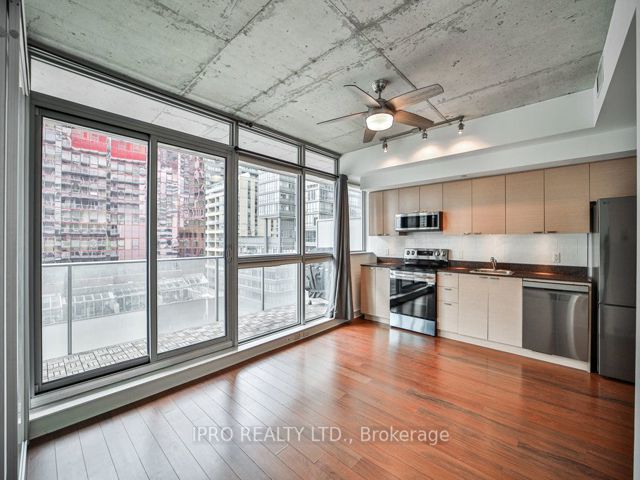 701 - 375 King St W