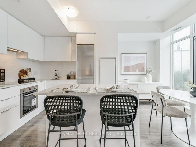 Th105 - 120 Parliament St