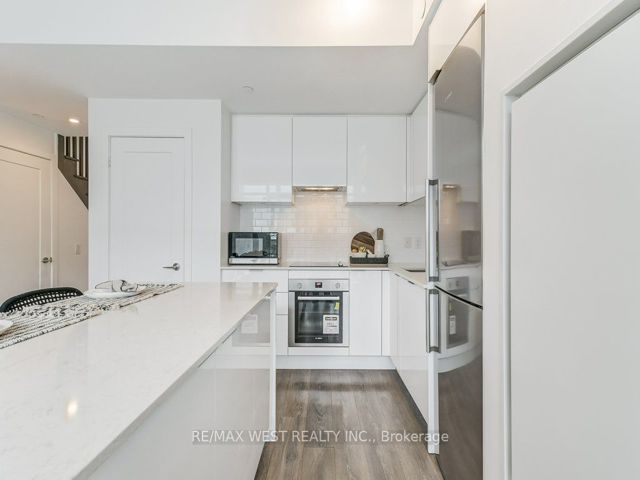 Th105 - 120 Parliament St