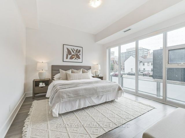 Th105 - 120 Parliament St