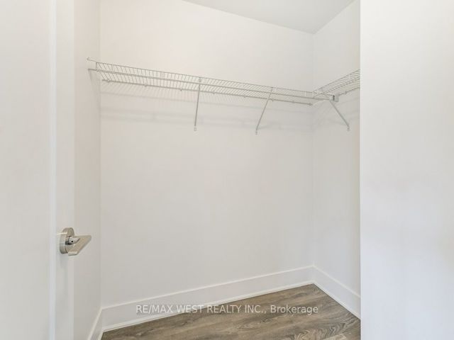 Th105 - 120 Parliament St
