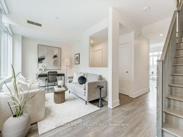Th105 - 120 Parliament St