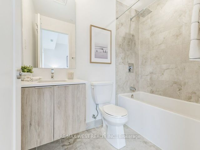 Th105 - 120 Parliament St