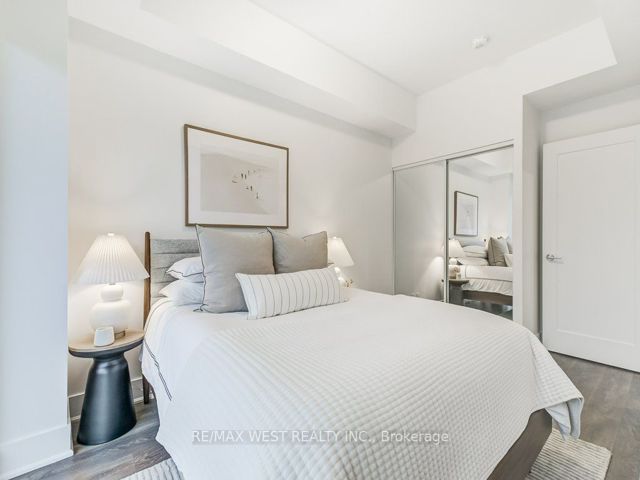 Th105 - 120 Parliament St