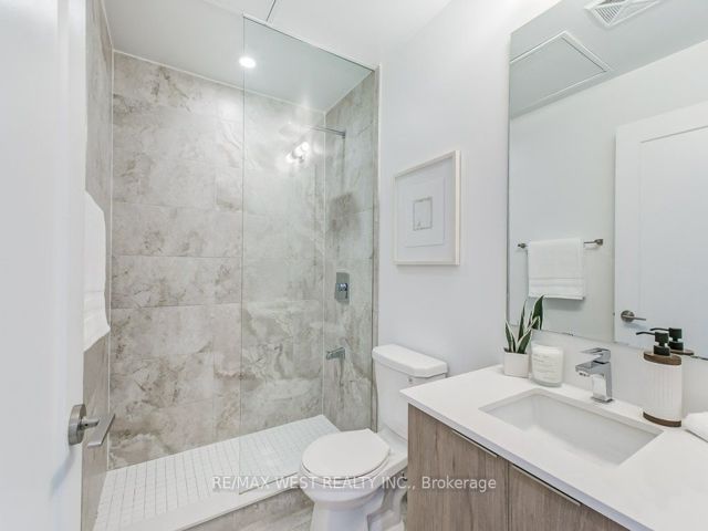 Th105 - 120 Parliament St