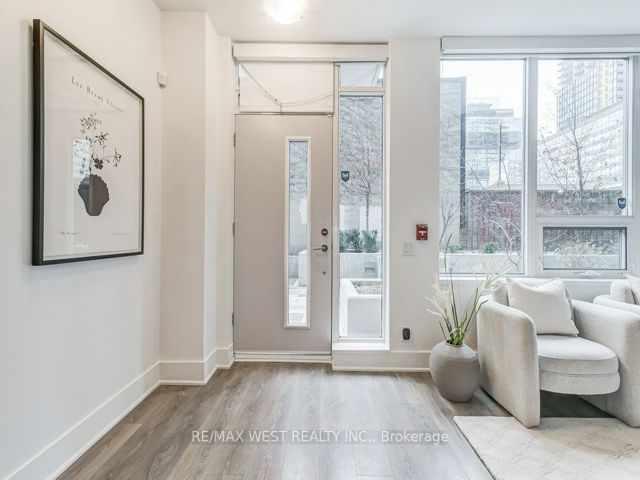 Th105 - 120 Parliament St