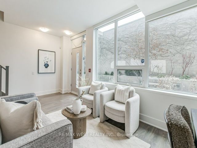 Th105 - 120 Parliament St
