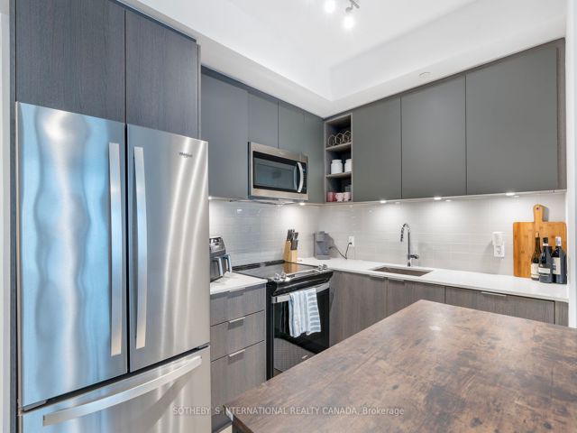 711 - 50 Dunfield Ave