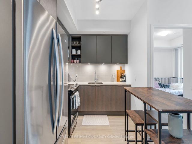 711 - 50 Dunfield Ave