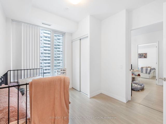 711 - 50 Dunfield Ave