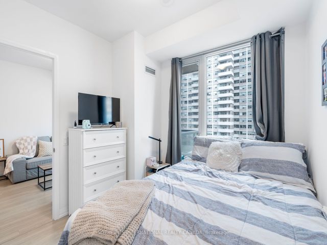 711 - 50 Dunfield Ave