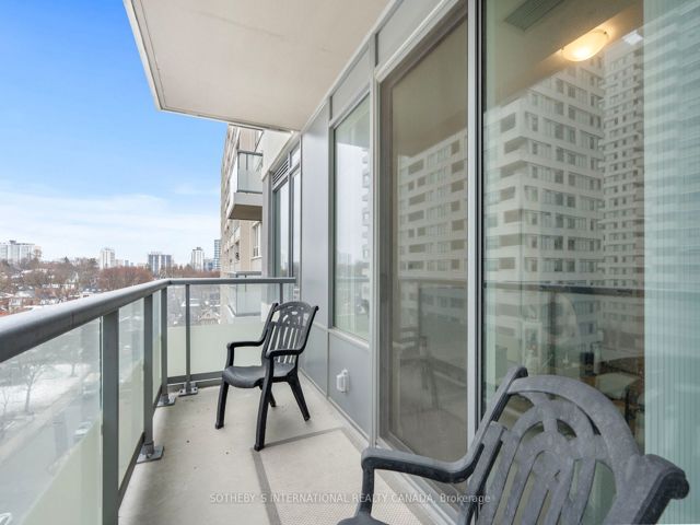 711 - 50 Dunfield Ave