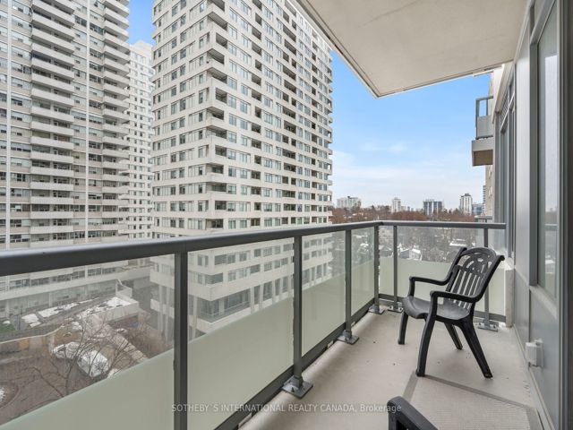 711 - 50 Dunfield Ave